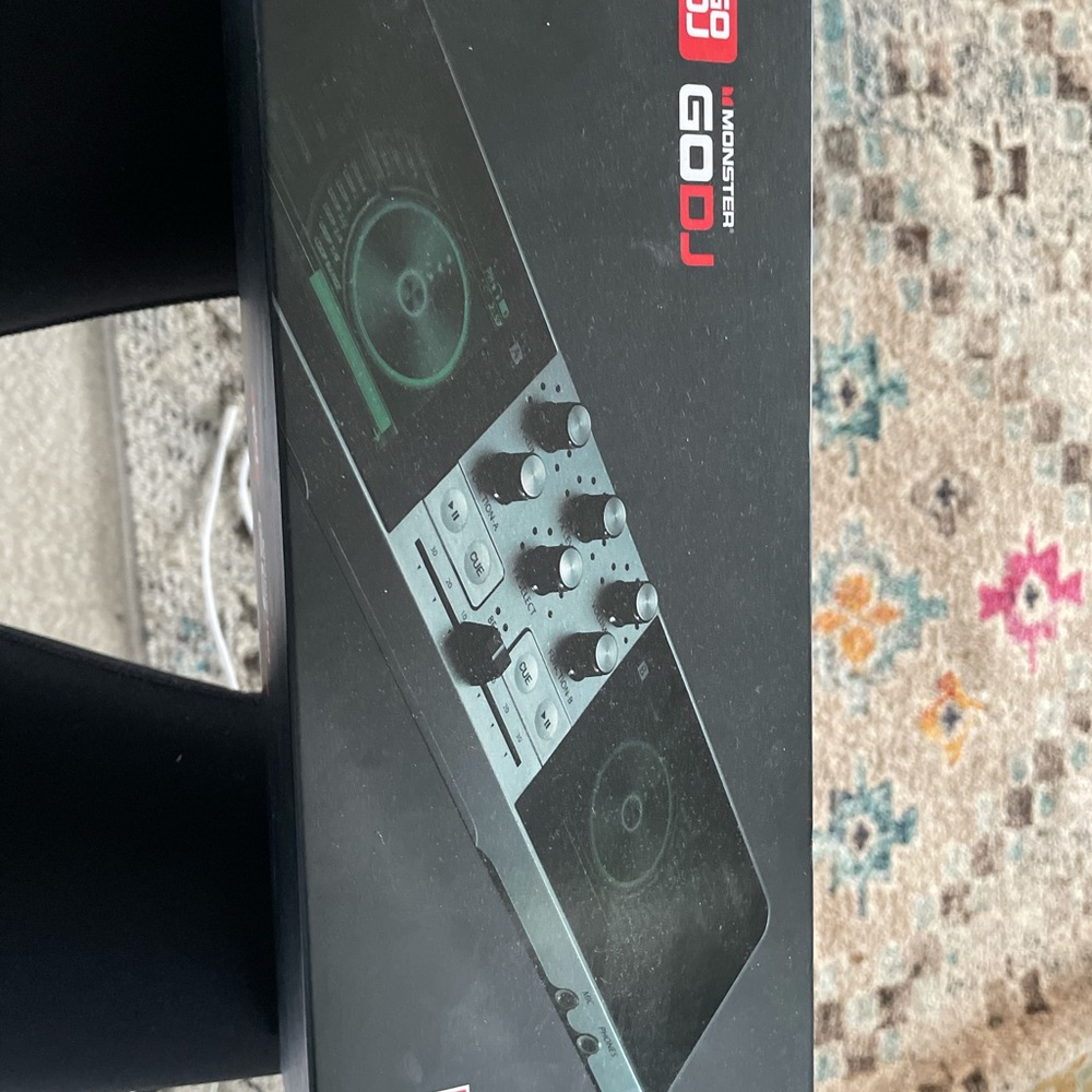 MONSTER GO DJ portable mixer